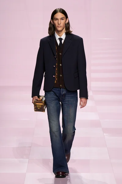 Look 15
